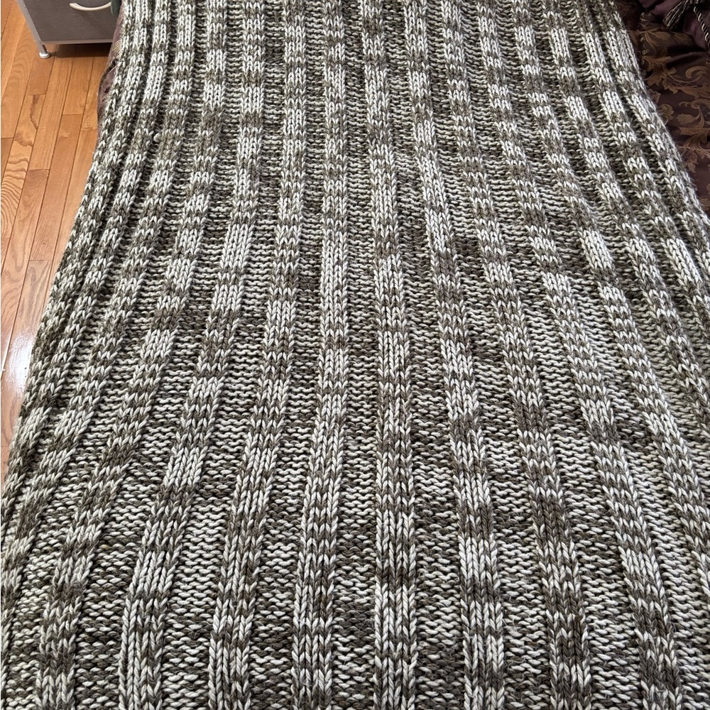 Chunky Knit blanket in Heather Gray and Cream